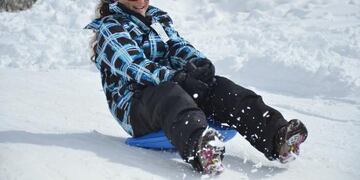 Una turista perdió el control del culipatin en el que andaba sobre el Cerro Catedral y se volvió viral. (Imagen ilustrativa).