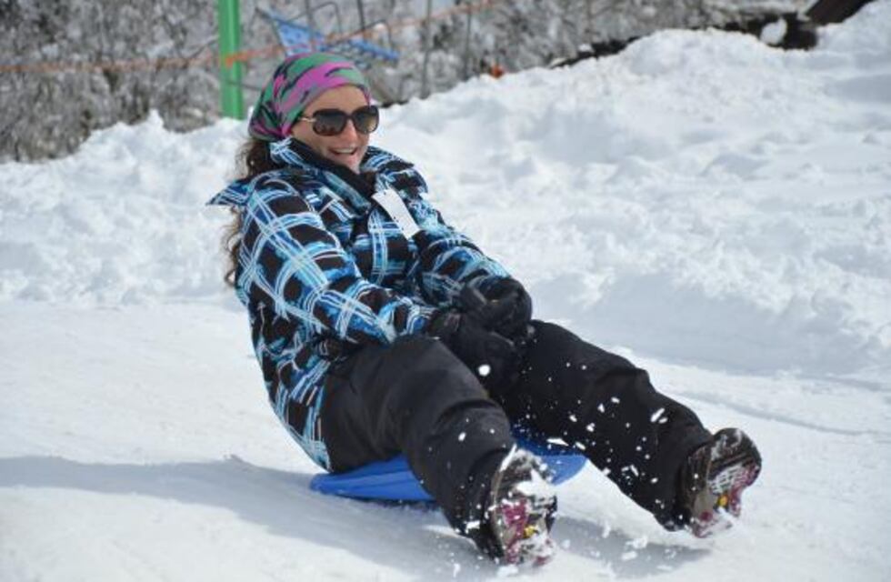 Una aventura en Bariloche que salió mal: el gracioso video de un turista que intentó andar en culipatin