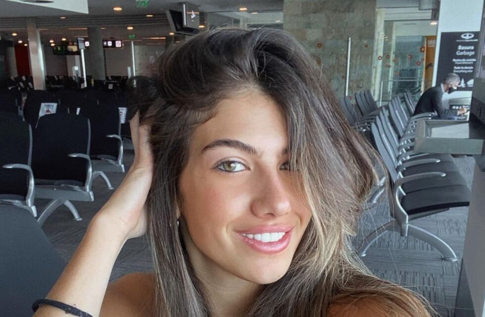 Agustina Pupich cautivó con una microbikini negra y con el mar de fondo