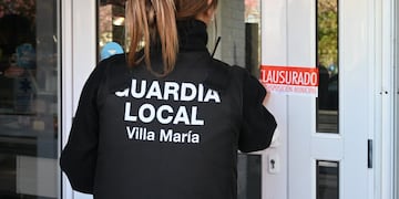 Clausuraron una carnicería por arrojar huesos y carne a la vía pública. (Foto: Municipio)