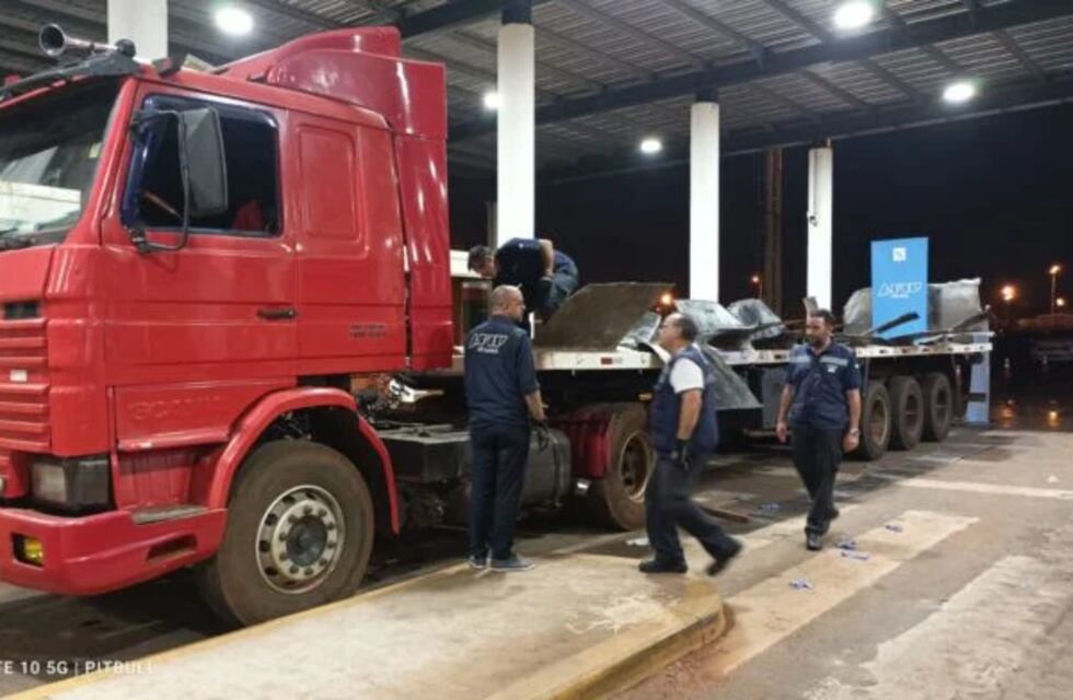 Detienen camión con marihuana sobre el puente San Roque González de Santa Cruz