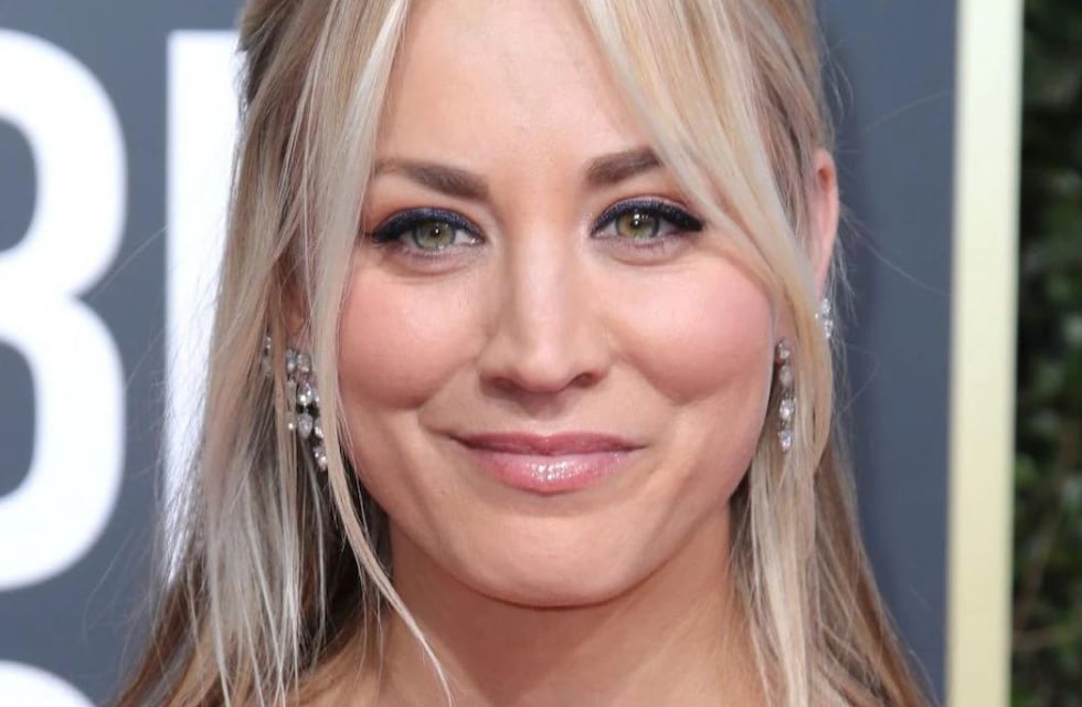 El extraño síndrome que Kaley Cuoco, “Penny” de The Big Bang Theory, sufre por cargar a su bebé