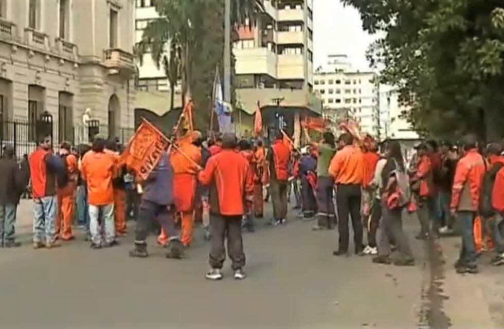 Con un plan de lucha, el Sitravip reclama el pago de “salarios dignos”