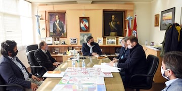 “Industrias Farmacéuticas de Entre Ríos” se radicará en el Parque Industrial, para lo cual se firmó el convenio correspondiente. INFADER es un laboratorio que tiene al Instituto del Seguro como accionista