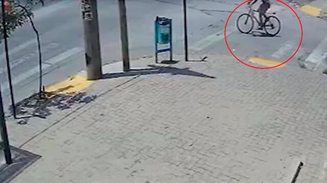 Una cámara de seguridad de un comercio habría filmado al hombre.