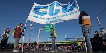 Las organizaciones sociales salieron a la calle este miércoles a la tarde.