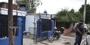 Un joven de 19 años fue detenido este miércoles por la mañana acusado de asesinar de un balazo en la cabeza a su madre de 47 en barrio Villa Urquiza, de la ciudad de Córdoba. (Ramiro Pereyra/ La Voz)