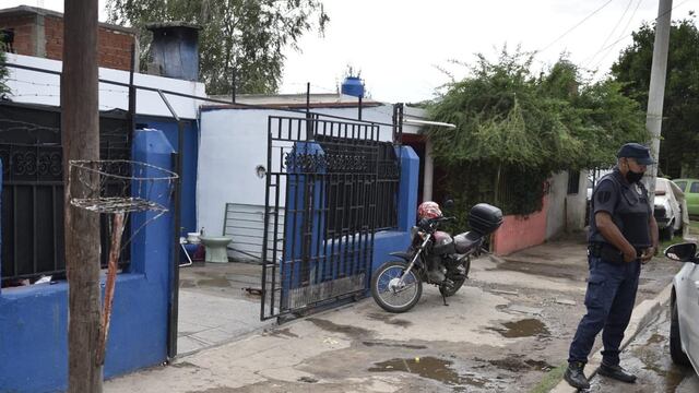 Un joven de 19 años fue detenido este miércoles por la mañana acusado de asesinar de un balazo en la cabeza a su madre de 47 en barrio Villa Urquiza, de la ciudad de Córdoba. (Ramiro Pereyra/ La Voz)