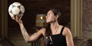 Gimena Blanco, embajadora del fútbol en el mundo, fusionó su pasión, conocimiento, el deporte y el vino, símbolo de Mendoza.