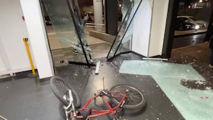 Tras la condena a Cristina Kirchner, militantes entraron por la fuerza a edificio de TN y Canal 13. (Gentileza / Mario Peredo)