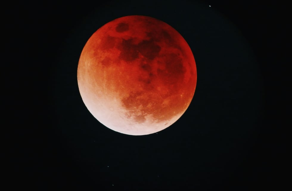 Cuándo se podrá ver la Luna de Sangre 2026, el eclipse total que teñirá el cielo de rojo