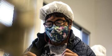 Oreja de Negra fabrica los barbijos del Conicet