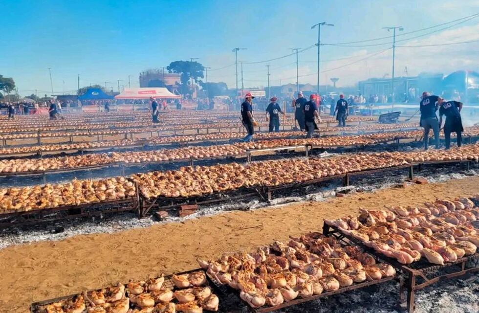 Entre Ríos consiguió el Récord Guinness con el asado de pollos más grande del mundo