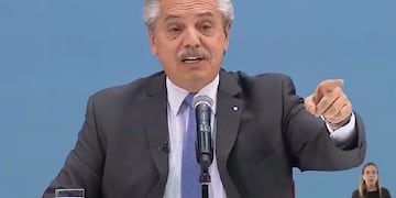 Alberto Fernández habló de "Garganta Profunda" en pleno acto y le llovieron los memes. (Captura de video).