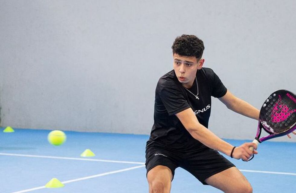 El azuleño que clasificó al mundial de pádel y junta dinero para poder viajar