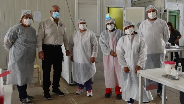 El ministro Gustavo Bouhid dio por iniciada la etapa de vacunación de refuerzo para el personal de la salud y mayores de 60 años en Jujuy.