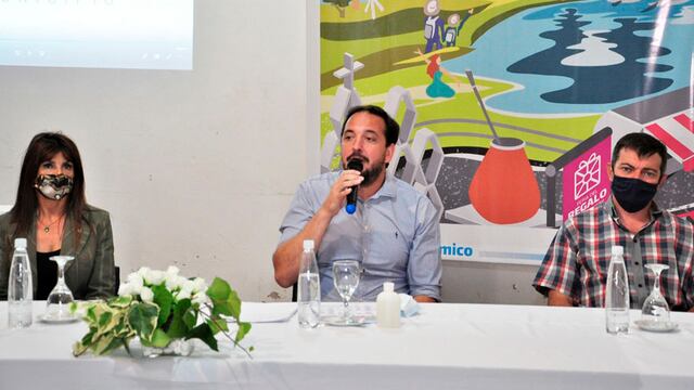 El intendente di Nápoli durante la presentación (Plan B Noticias)