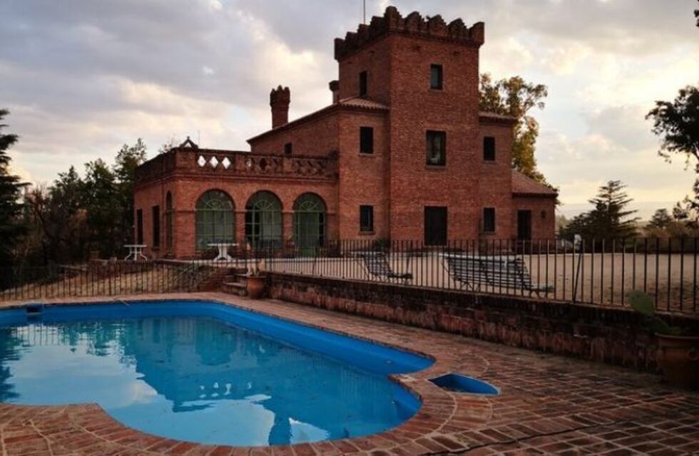 El imponente Castillo Garlot de Villa Carlos Paz: una joya arquitectónica a la venta