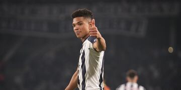 El colombiano metió un gol de penal y otro de jugada que le anularon a instancias del VAR