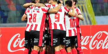 Instituto, que quiere recuperar el paso ganador este sábado, el lunes 9 de mayo visita a San Martín de Tucumán (Télam).