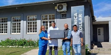 La instalación de antenas satelitales asegura una comunicación eficiente para los servicios de salud en zonas montañosas.