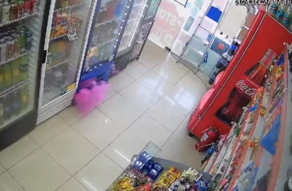 Nueva modalidad de robo en Córdoba: bengalas de humo dentro de los comercios