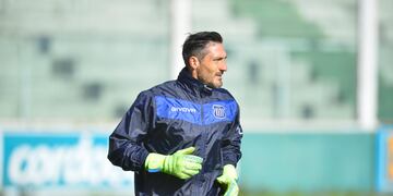 El arquero estuvo cinco años en la T. Ahora, se dedicará a entrenador y empezaría en Instituto.