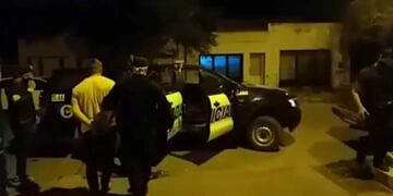 Allanamiento en la comisaría local y dos detenidos