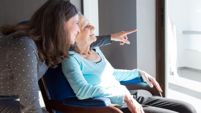 El cuidado y el respeto son claves para reforzar la relación con nuestros adultos mayores.