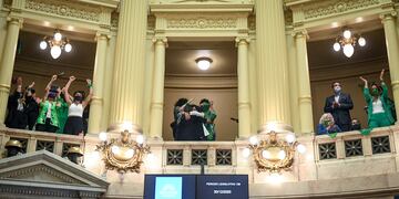 El senado aprobó el proyecto de ley donde se permite el aborto en las primeras 14 semanas de gestación
