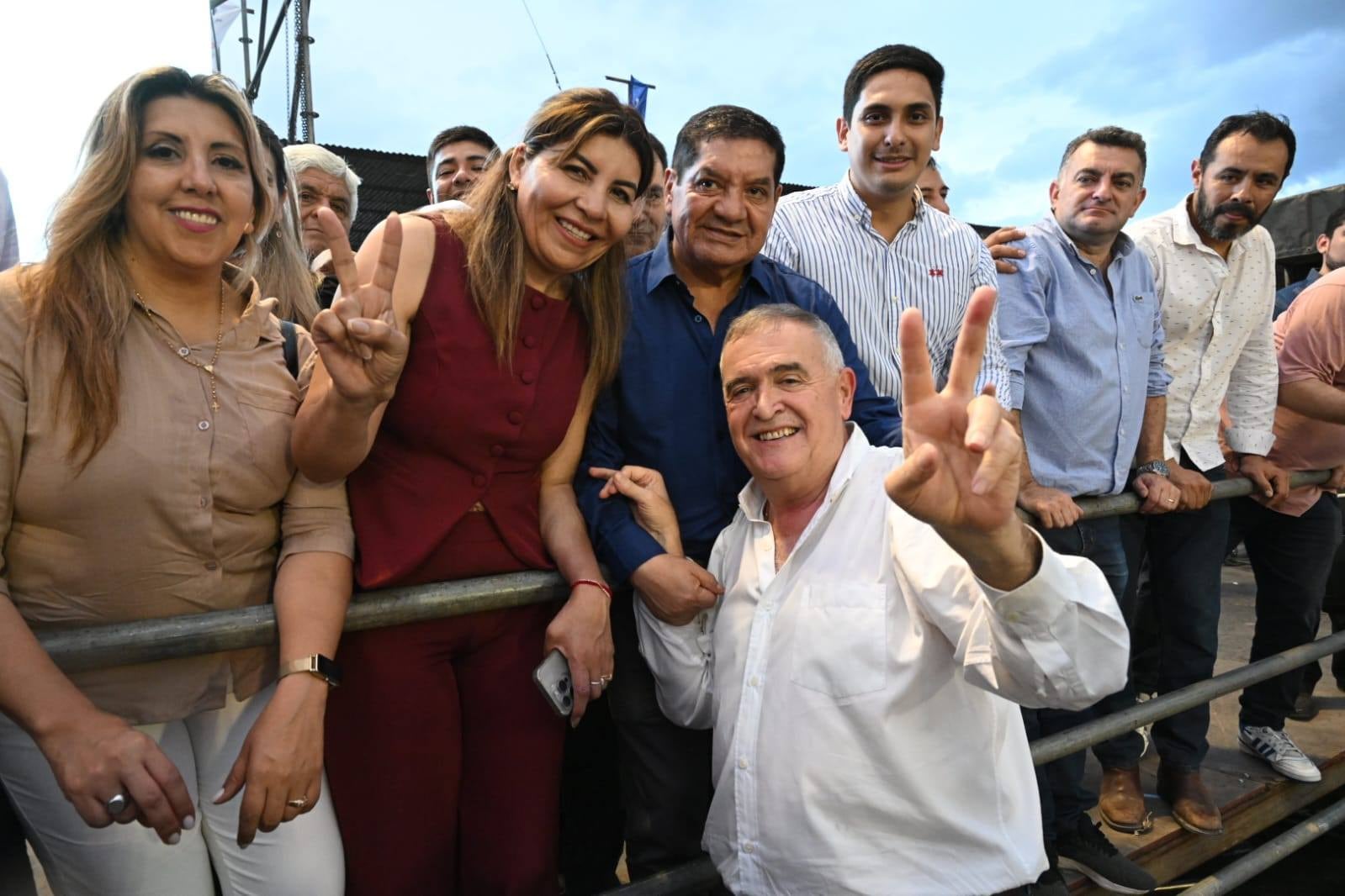 La senadora nacional Sandra Mendoza, el ex legislador provincial José Orellana, el secretario de Gobierno de la provincia, Raúl Albarracin.