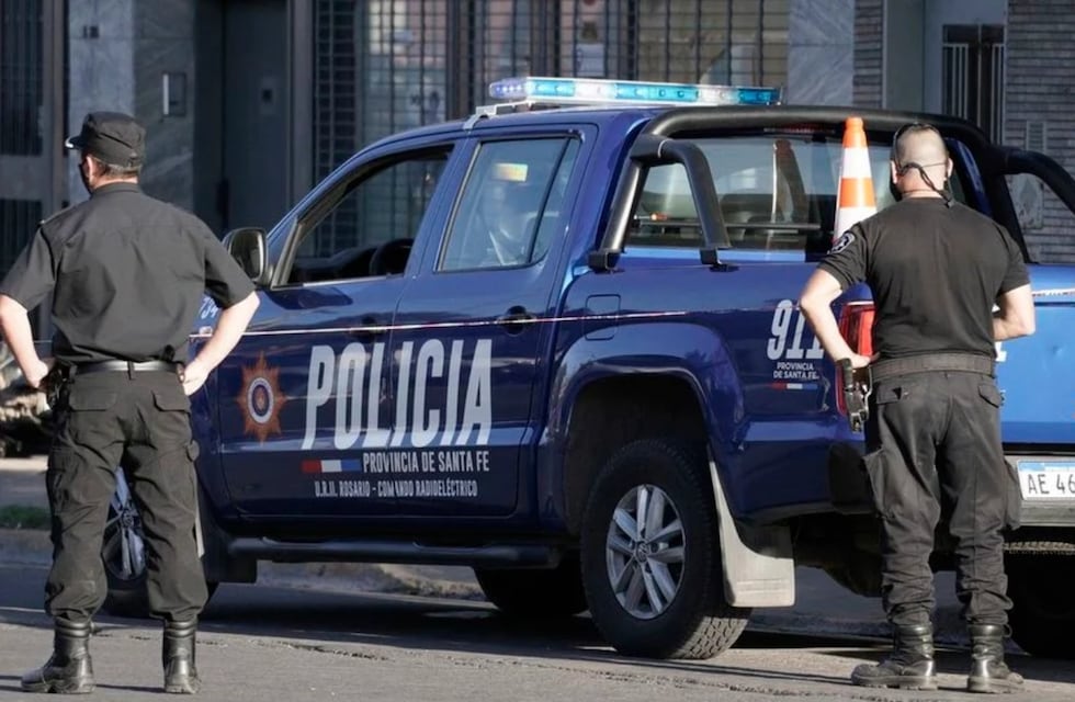 Escándalo en Rosario: dos policías extorsionaron a un joven con una denuncia falsa y quedaron detenidos