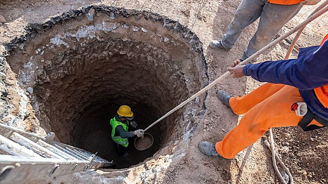 Será una obra que beneficiaría a más de 30 mil habitantes con conexión cloacal para sus hogares.