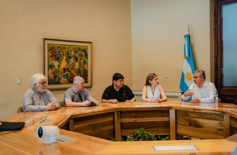 Gobierno y sector privado coordinan acciones para sostener la construcción