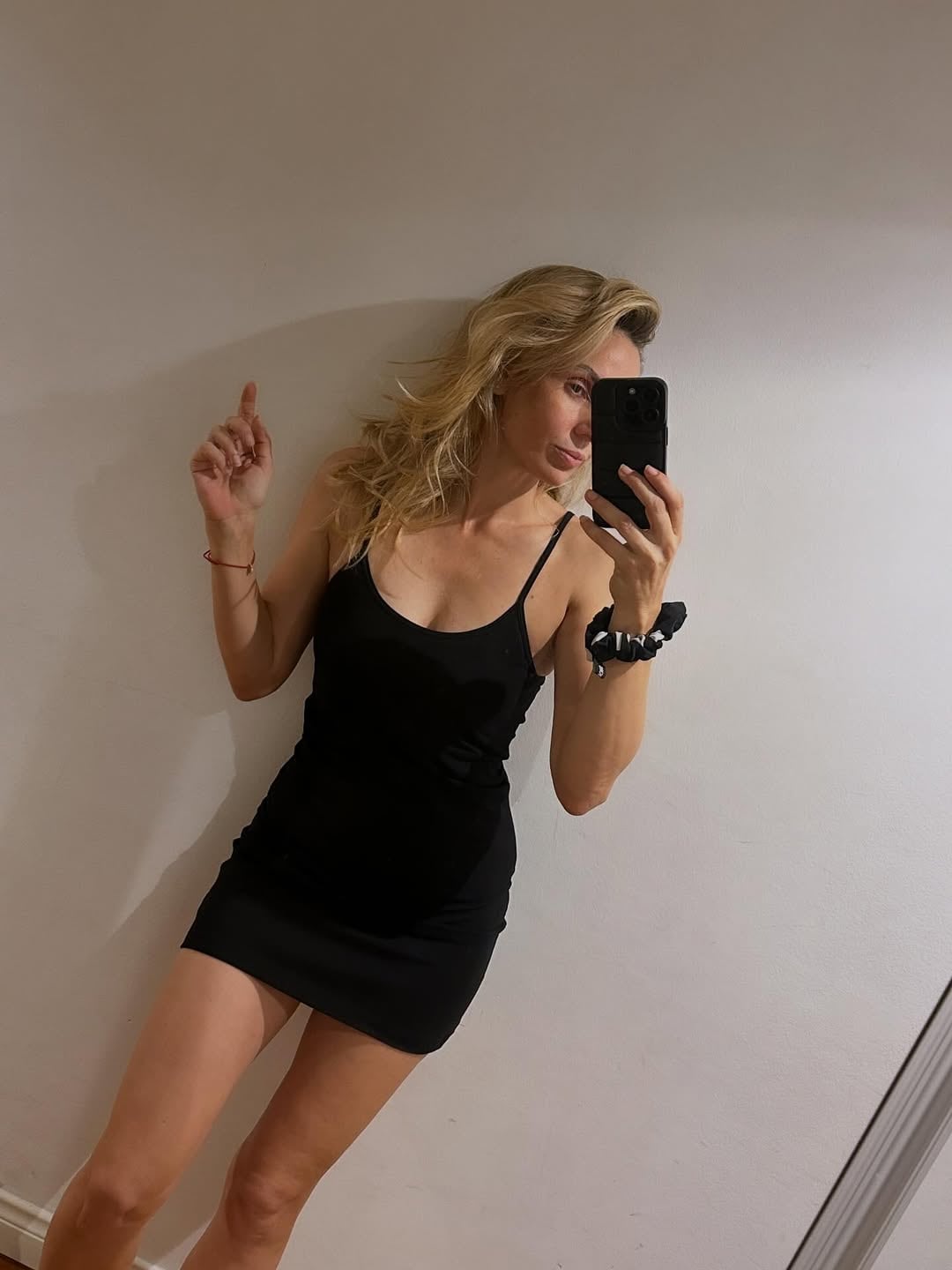 Julieta Cardinali eligió el vestido tendencia del verano y dio cátedra de estilo