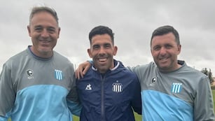Hernán Medina junto a Carlos Tévez luego del encuentro amistoso.