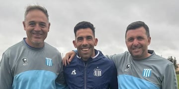 Hernán Medina junto a Carlos Tévez luego del encuentro amistoso.
