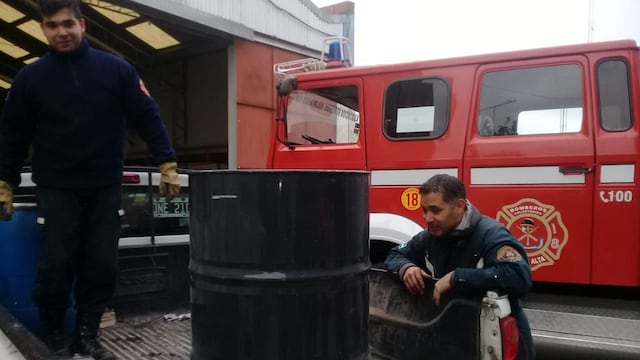 Los bomberos voluntarios de Punta Alta recibieron dos barriles de espuma