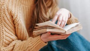 Buscan una familia para adoptar una adolescente de 14 años.