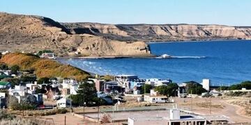 El intendente de Puerto Pirámides fue denunciado por amenazar a un albañil.
