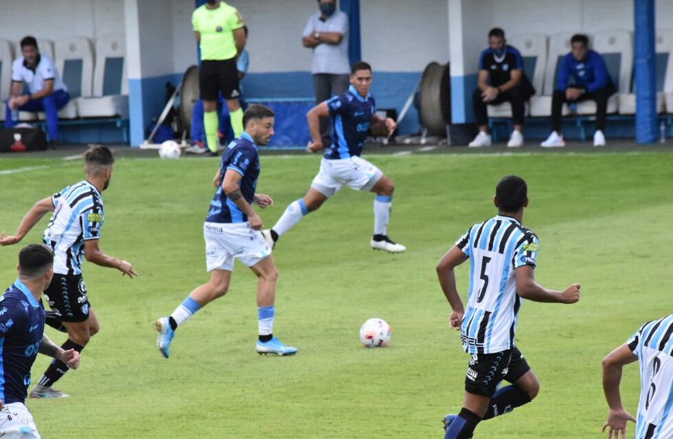 Atlético rompió el maleficio, lo dio vuelta y goleó a Almagro 4 a 1