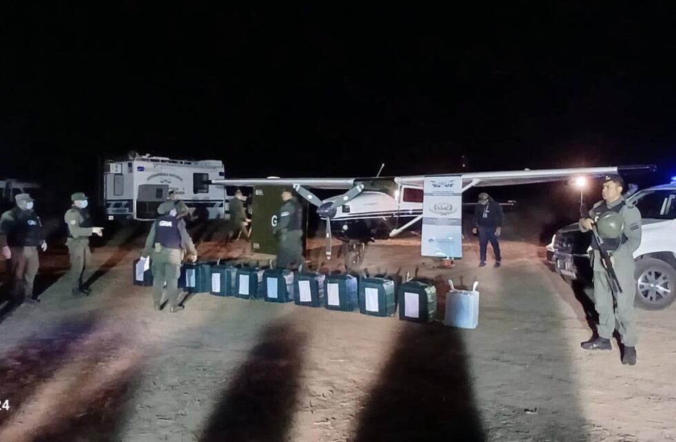 Narcotráfico en Rosario: piloto de avioneta abandonó 475 kilogramos de cocaína