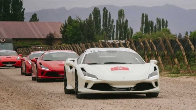 “Salieron los secos”: se cruzó a autos de alta gama en la ruta y su reacción fue desopilante. (Imagen Ilustrativa)