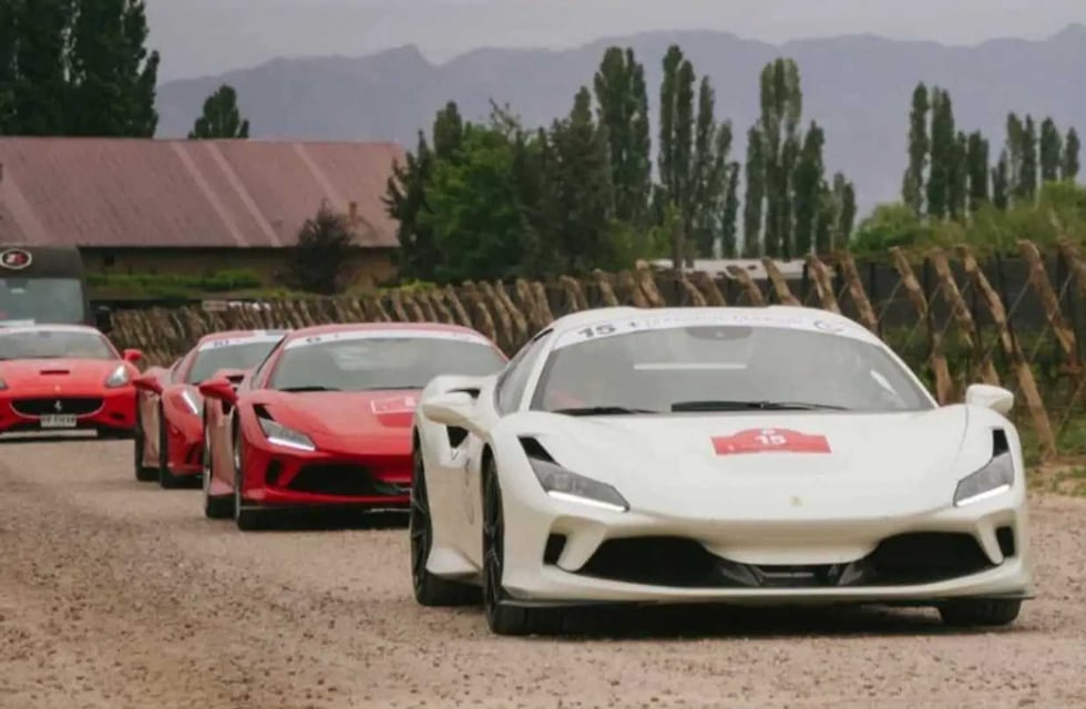 “Salieron los secos”: se cruzó a dos Ferraris y un Porsche en la ruta de Córdoba y su reacción fue desopilante