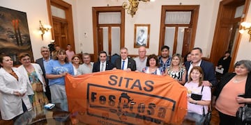 Gobernador Osvaldo Jaldo junto al gremio SITAS