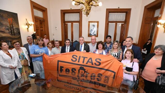 Gobernador Osvaldo Jaldo junto al gremio SITAS