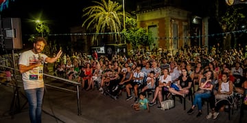 Humor frente al río: stand up y espectáculos gratuitos al aire libre este viernes en Sala Mayo
