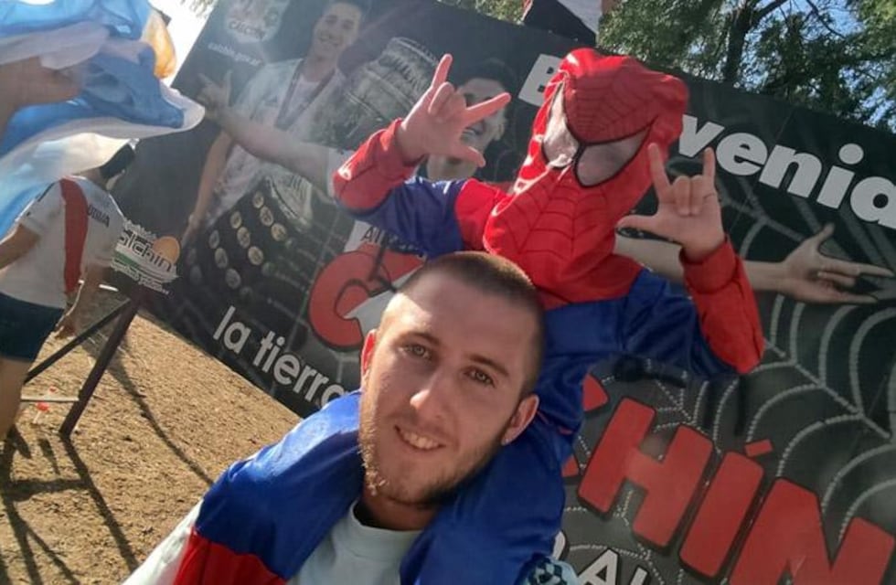 La historia del pequeño Hombre Araña que le arrancó una sonrisa a Julián Álvarez