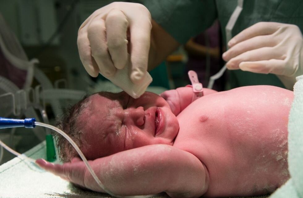 Imputaron a una médica del hospital Rawson por la muerte de un bebé