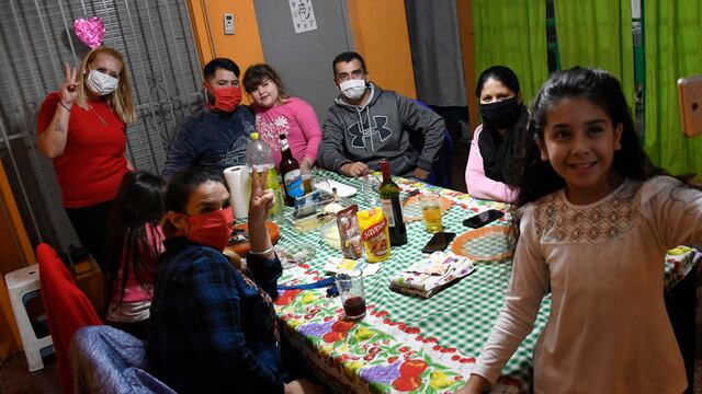 Las actividades con personas no convivientes en domicilios particulares están autorizadas desde el 24 de julio. (Juan José García)
